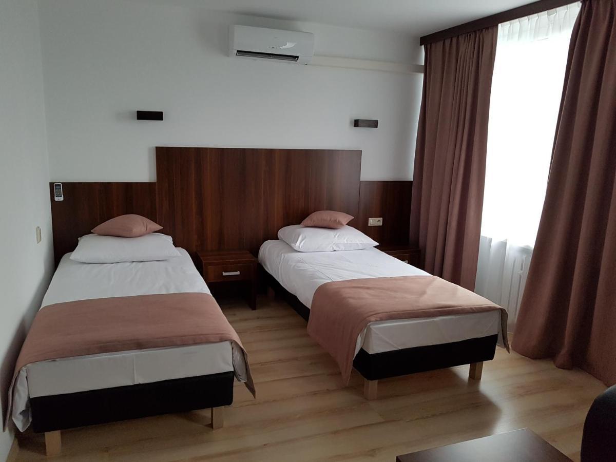 Pod Kominem Pokoje I Apartamenty Brzezie  Экстерьер фото